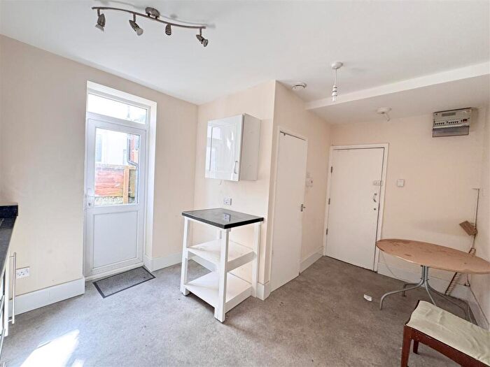 1 Bedroom Flat For Sale In Cavendish Place, Eastbourne, BN21