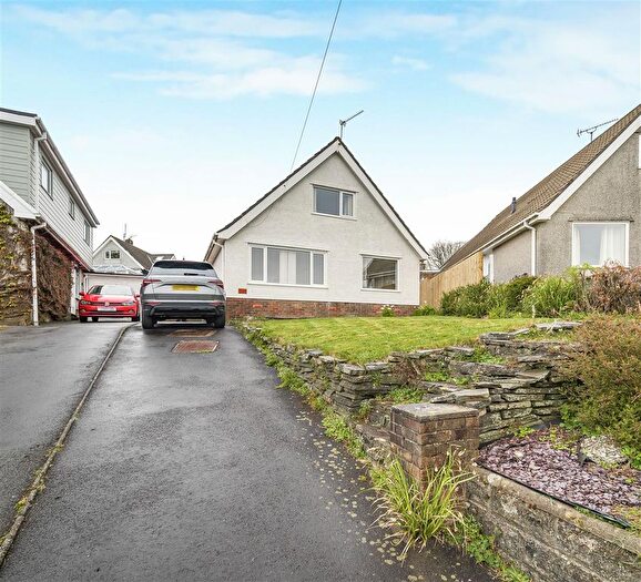 3 Bedroom Link Detached House For Sale In Keats Grove, Killay, Swansea, SA2