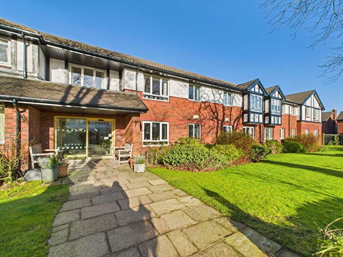 2 Bedroom Flat For Sale In Kingsbury Avenue, Bolton, BL1