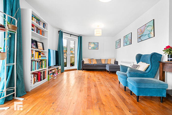 2 Bedroom Apartment To Rent In Adventurers Quay, Cardiff Bay, CF10