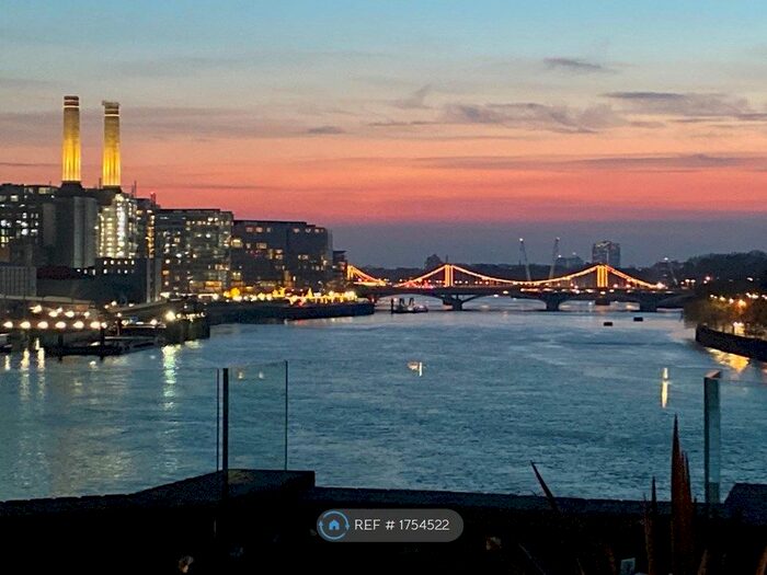 3 Bedroom Flat To Rent In Riverside Court, London, SW8