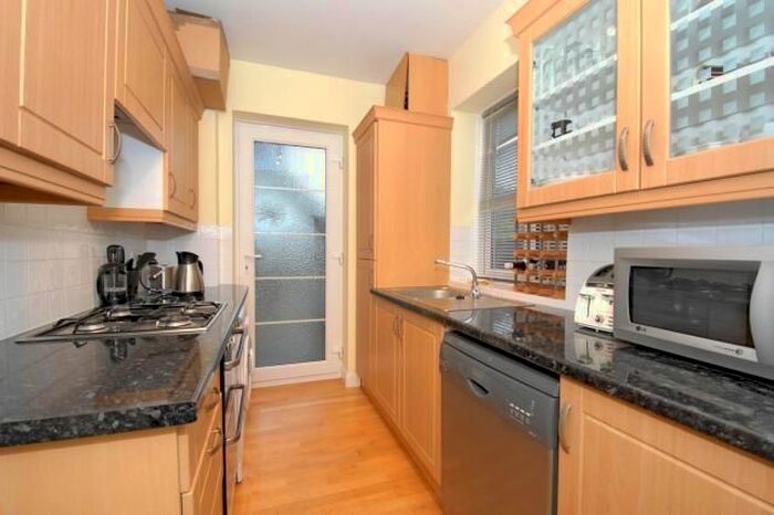 2 Bedroom Flat To Rent In Sheen Court, Richmond, TW10