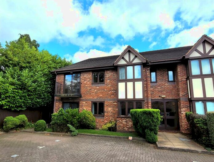 2 Bedroom Flat To Rent In Oak Park Court, Walsall Road, Four Oaks, B74