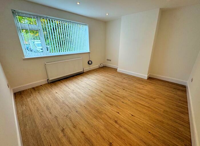2 Bedroom Flat To Rent In Abercorn Road, Mill Hill East, London, NW7