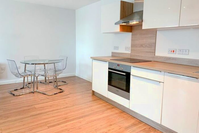 3 Bedroom Flat To Rent In Bedroom Apartment &# Alto, Sillavan Way, Salford, M3