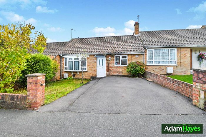 2 Bedroom Terraced Bungalow For Sale In Pine Road, New Southgate, N11