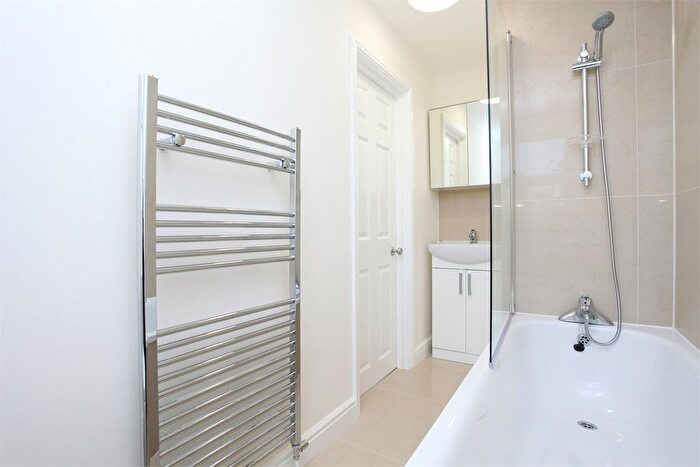 Studio To Rent In Cambridge Grove, London, W6