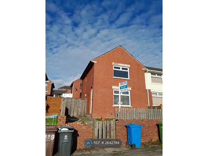 2 Bedroom Semi Detached House To Rent In Oakworth Croft, Oldham, OL4