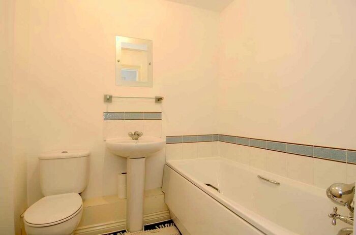 2 Bedroom Flat To Rent In Phoenix Court, New Malden - No Pets Allowed Due To Building Lease, KT3