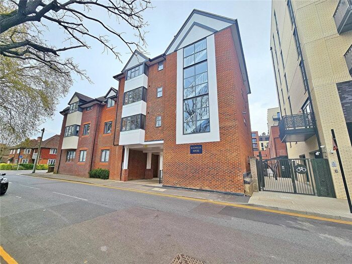 1 Bedroom Flat To Rent In Madeira Road, West Byfleet, Surrey, KT14