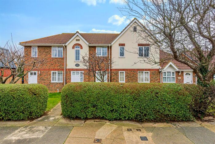 2 Bedroom Flat To Rent In Pier Avenue, Tankerton, Whitstable, CT5
