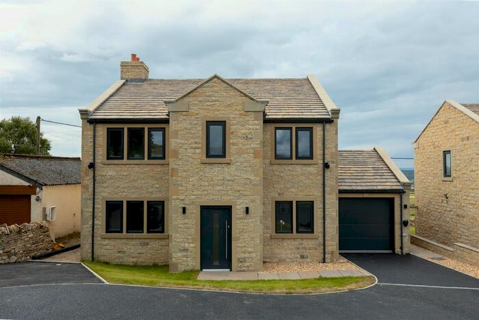 4 Bedroom Detached House To Rent In Wilsden View, Back Lane, Wilsden, BD15