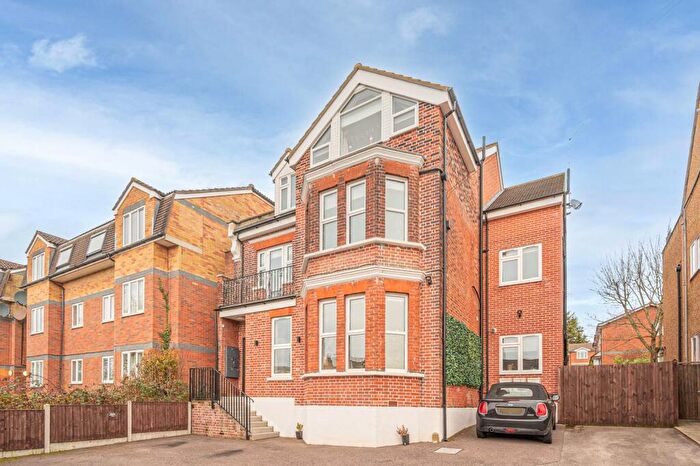 2 Bedroom Flat To Rent In Park Road, East Barnet, Barnet, EN4