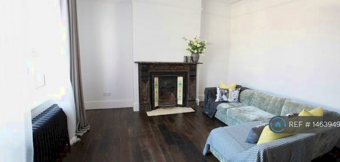 3 Bedroom Flat To Rent In Leytonstone, London, E11