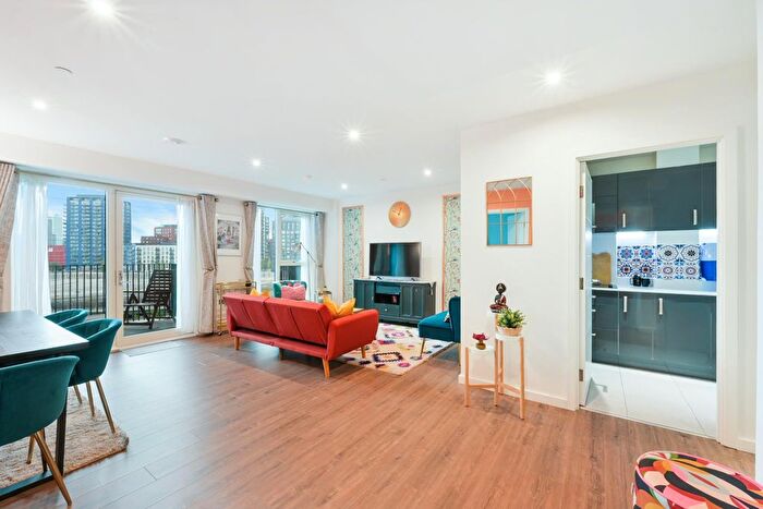 3 Bedroom Flat For Sale In Effra Gardens, Silvertown Way, London, E16