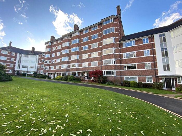 2 Bedroom Apartment For Sale In Deanhill Court, London, SW14