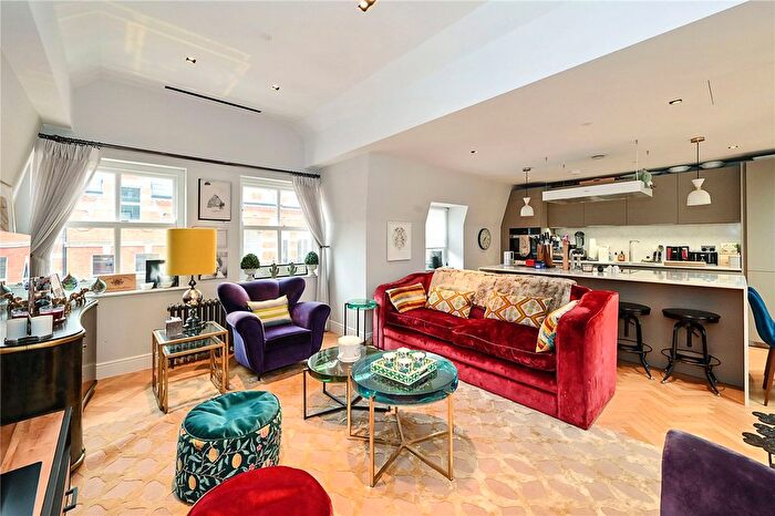 2 Bedroom Flat To Rent In Kensington Court, Kensington, London, W8