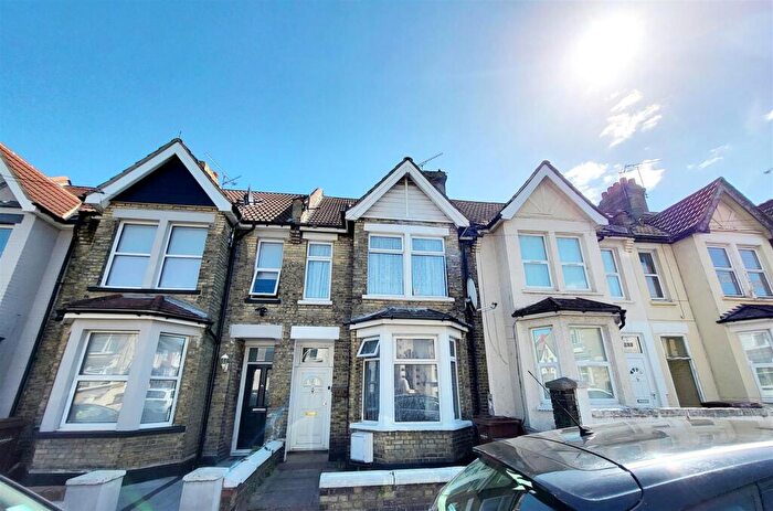 1 Bedroom Flat To Rent In Canterbury Street, Gillingham, ME7