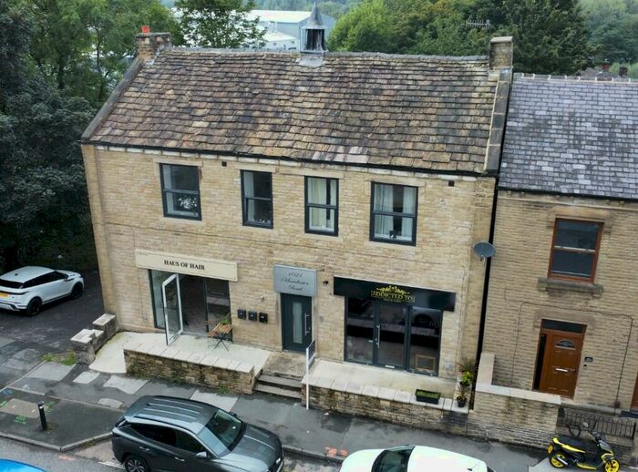 2 Bedroom Flat To Rent In Coldwell Street, Huddersfield, West Yorkshire, HD7