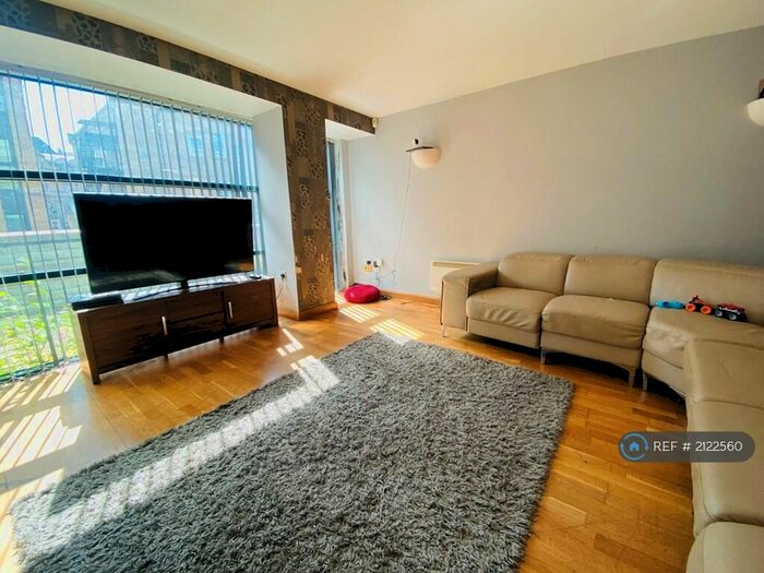 2 Bedroom Flat To Rent In Stone Gate House, Bradford, BD1