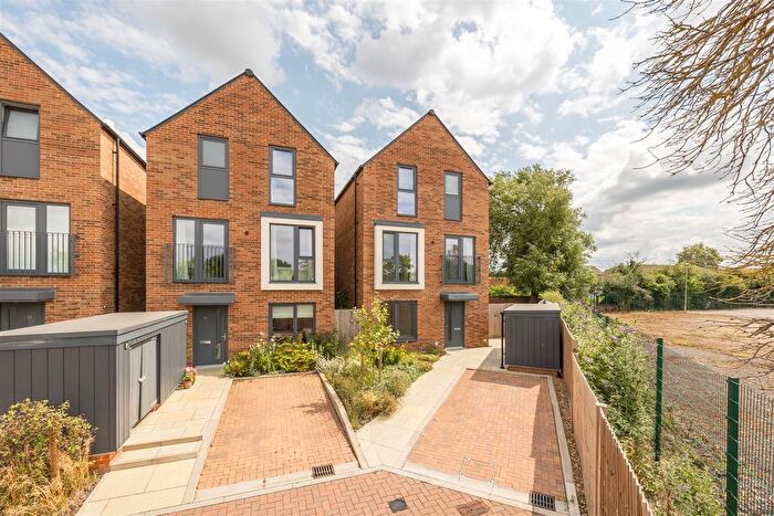 4 Bedroom Detached House For Sale In Mount Pleasant, Off Langford Lane, Kidlington, OX5