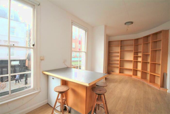 2 Bedroom Flat To Rent In Hoxton Street, Hoxton, London, N1