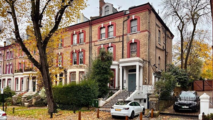 Apartment To Rent In Belsize Avenue, London, NW3