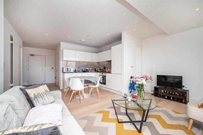 1 Bedroom Apartment For Sale In Liner House, Admiralty Avenue, E16