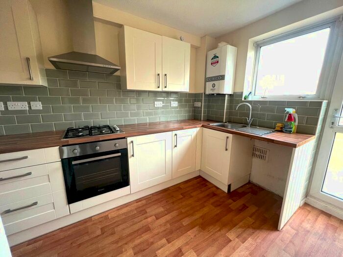 3 Bedroom Semi-Detached House To Rent In Glanymor Park Drive, Glanymor Park, Loughor, Swansea, SA4