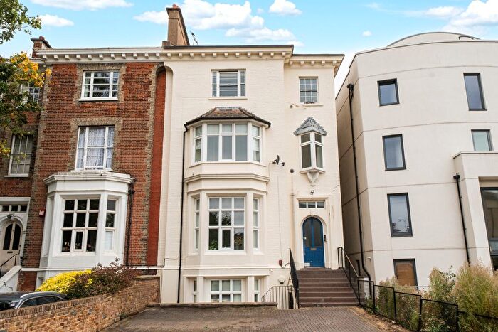 2 Bedroom Flat For Sale In Park Hill, Clapham, London, SW4