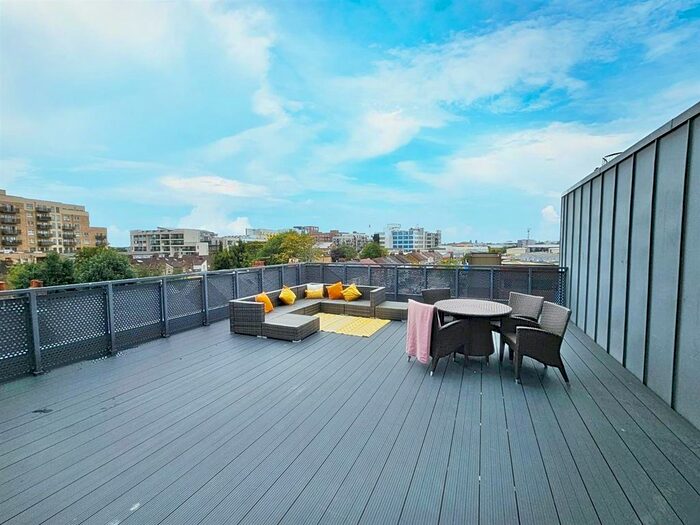 2 Bedroom Flat To Rent In Clayton Road, Hayes, UB3