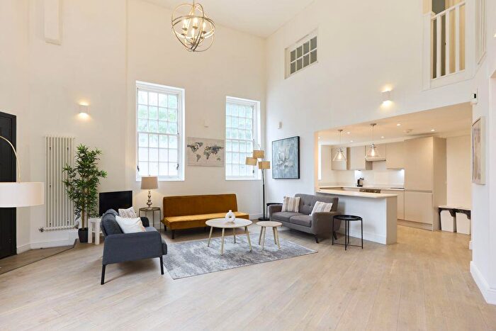 2 Bedroom Ground Maisonette For Sale In Station Approach, Tadworth, KT20