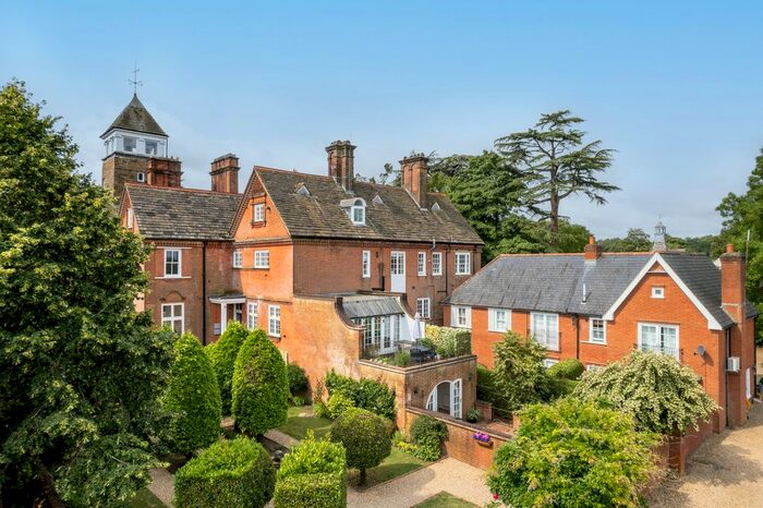 2 Bedroom Flat For Sale In Ranmore Place, Dorking, RH5