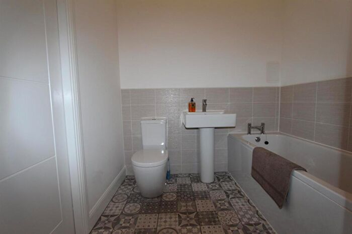 2 Bedroom Apartment To Rent In B Pilmuir Street, Dunfermline, KY12