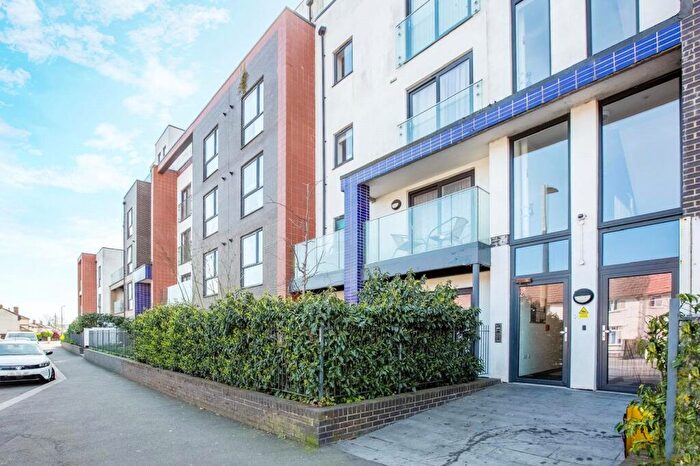2 Bedroom Apartment For Sale In Sutton Road, Southend-on-Sea, Essex, SS2