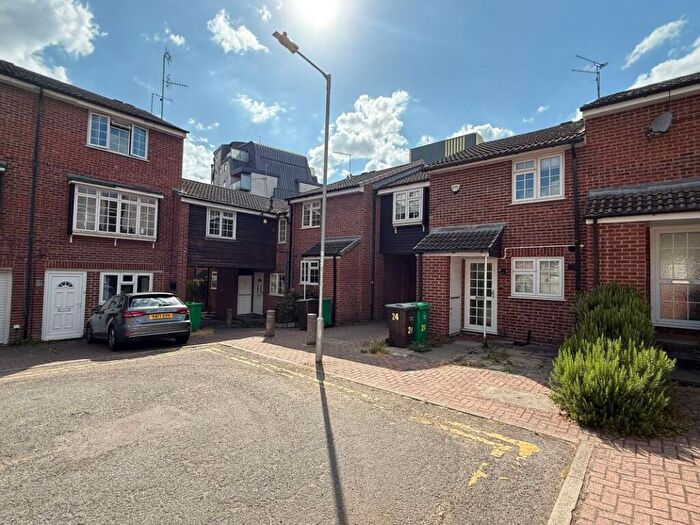 3 Bedroom Terraced House For Sale In Bluecoat Close, Nottingham, NG1