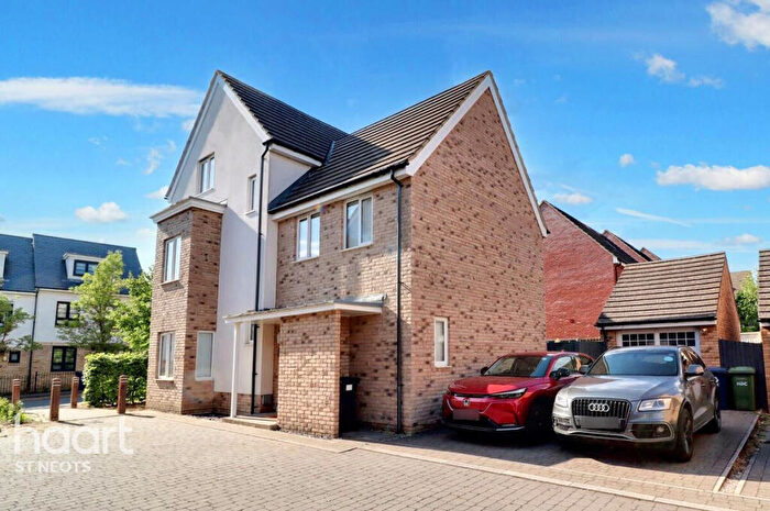 5 Bedroom Detached House For Sale In Anderson Close, St Neots, PE19