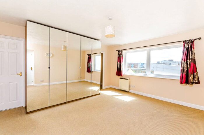 3 Bedroom Flat For Sale In Felixstowe Court, Royal Docks, London, E16