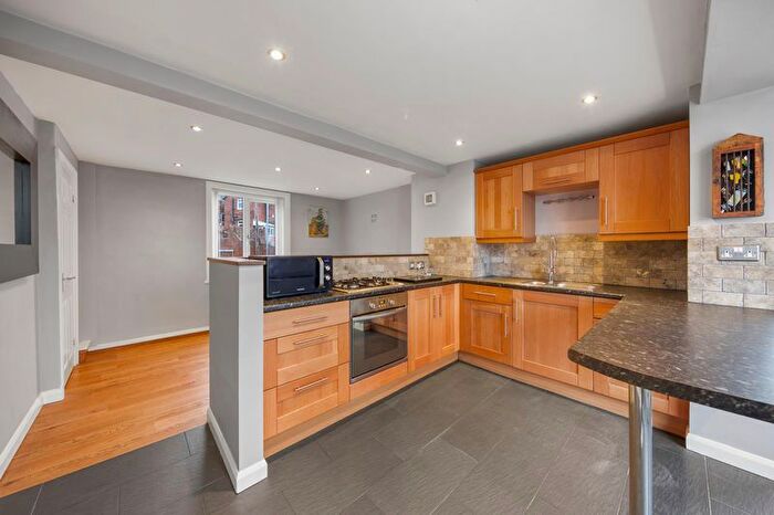 3 Bedroom Semi-detached House To Rent In Brockwell Lane, Chesterfield, S40