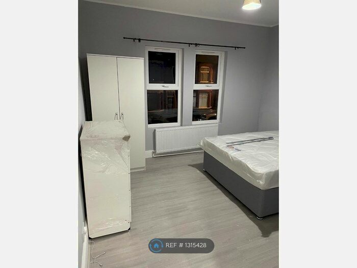 5 Bedroom Terraced House To Rent In Shaftesbury Road, Luton LU4