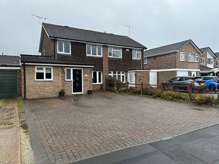 3 Bedroom Semi-detached House To Rent In Thorne Road, Swindon, SN3