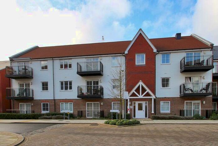 2 Bedroom Flat To Rent In Eden Road, Dunton Green, Sevenoaks, TN14