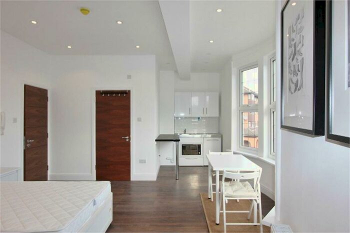 Studio To Rent In Brent Street, Hendon, NW4