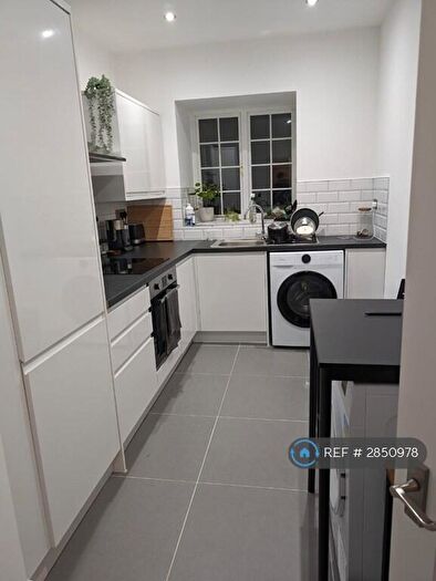 1 Bedroom Flat To Rent In East Street, Warminster, BA12