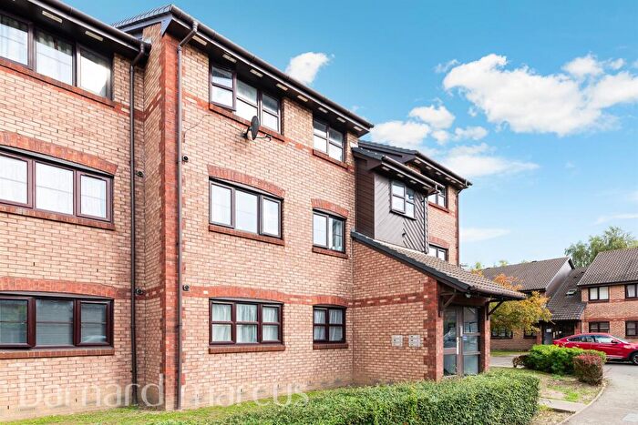 1 Bedroom Flat For Sale In Lowry Crescent, Mitcham, CR4