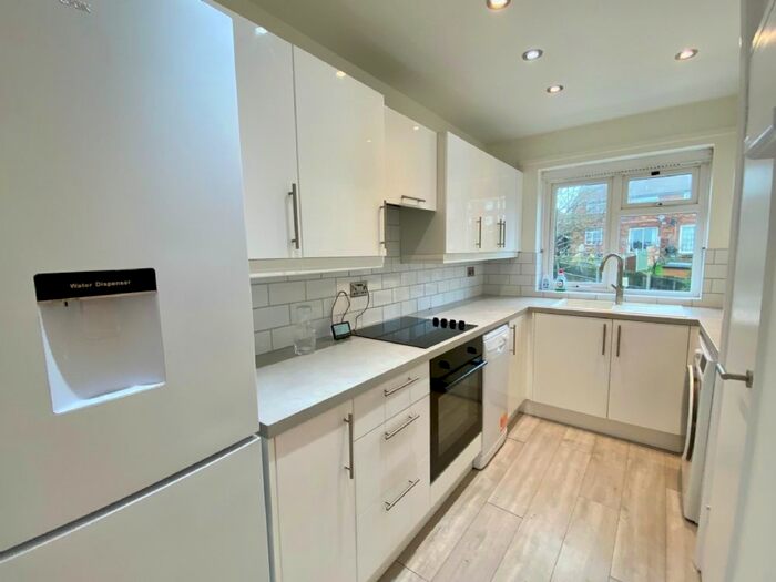 1 Bedroom Flat To Rent In Hucknall Close, Romford RM3