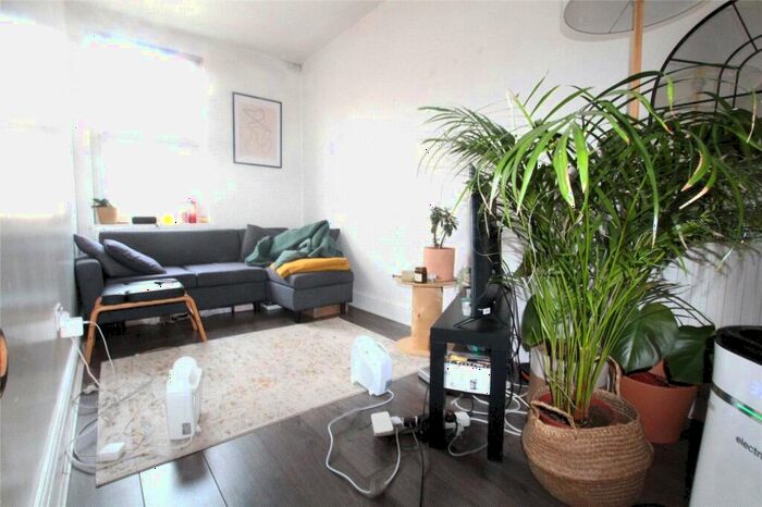 3 Bedroom Apartment To Rent In Settles Street, London, E1