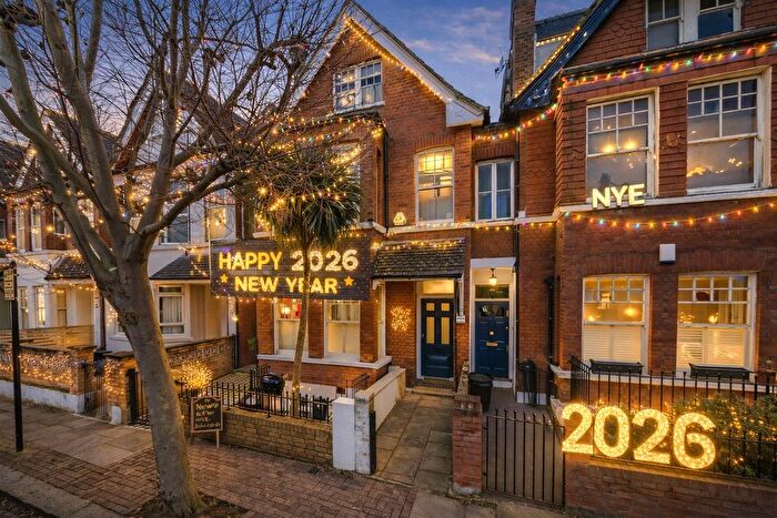 3 Bedroom Maisonette To Rent In Laitwood Road, London, SW12