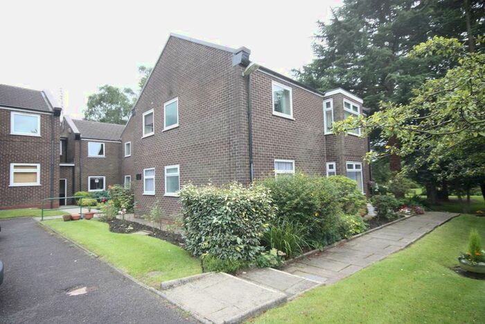 2 Bedroom Flat To Rent In Roe Green Avenue, Worsley, M28