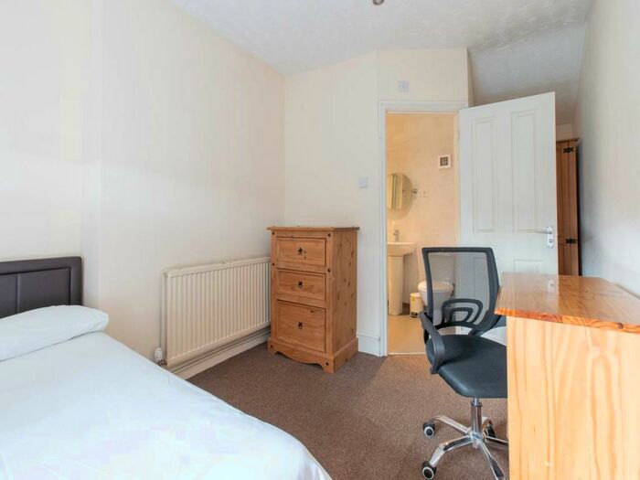 10 Bedroom House To Rent In Holyhead Road, Bangor, Gwynedd, LL57